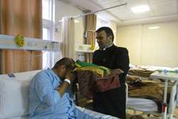 خدام امام‌زاده صالح تجریش از بیماران بیمارستان ضیائیان عیادت کردند